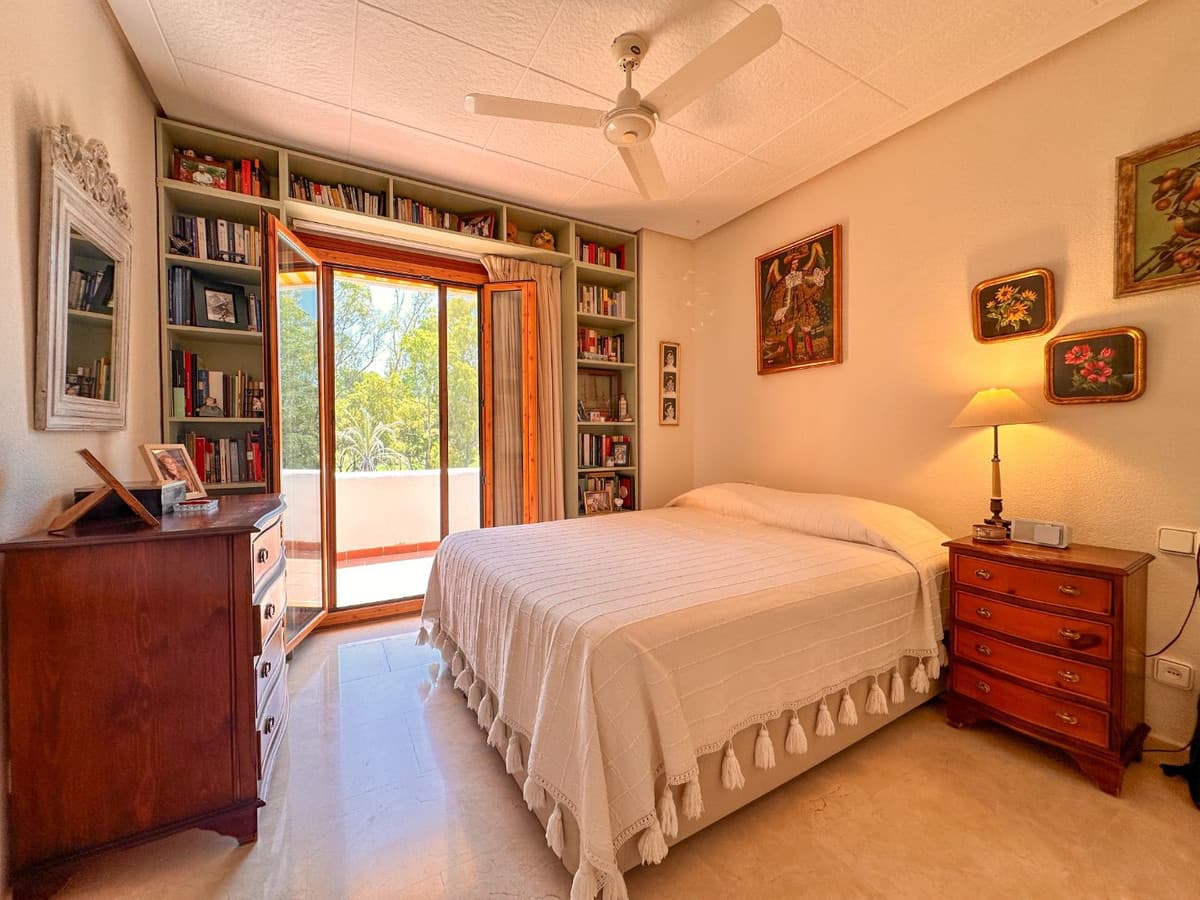 Middle Floor Apartment in Nueva Andalucía — photo 4 of 10
