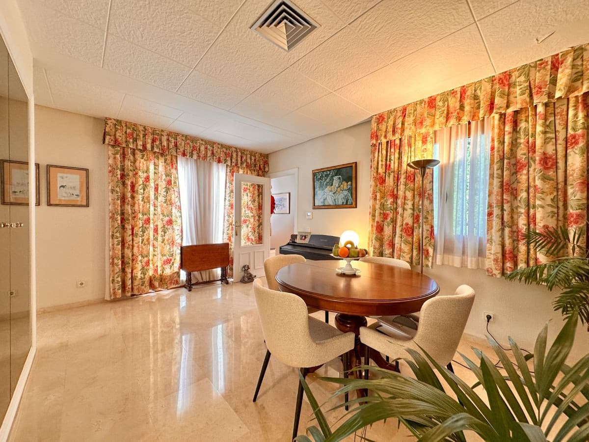 Middle Floor Apartment in Nueva Andalucía — photo 5 of 10