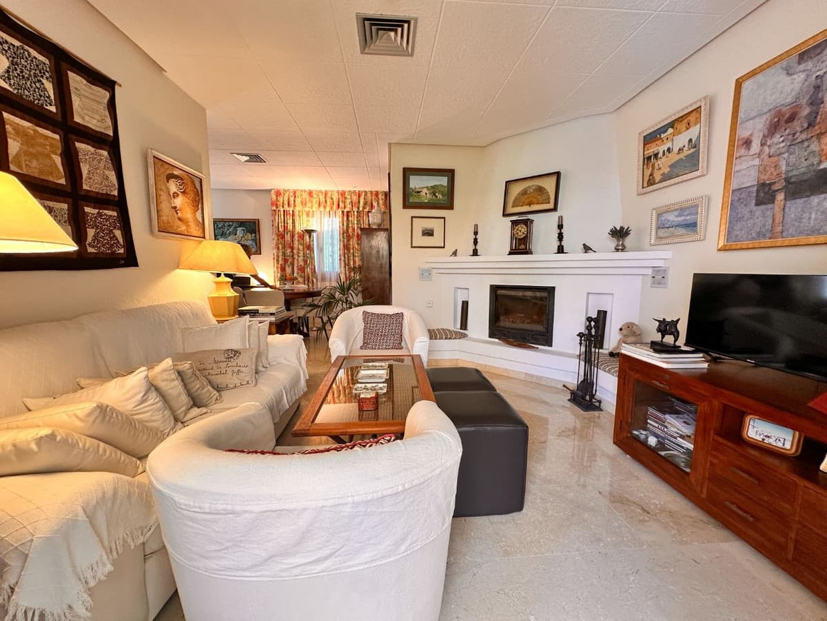Middle Floor Apartment in Nueva Andalucía — photo 6 of 10