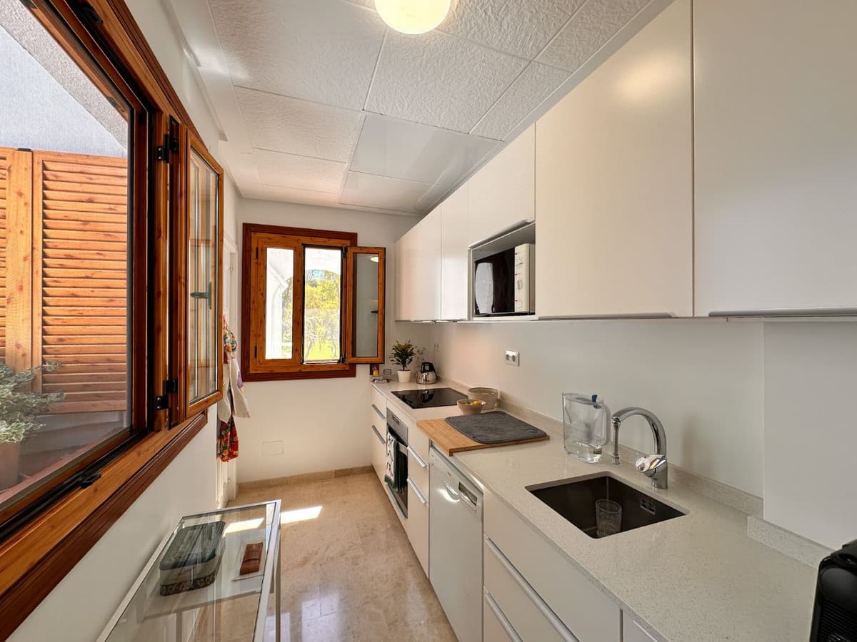 Middle Floor Apartment in Nueva Andalucía — photo 7 of 10