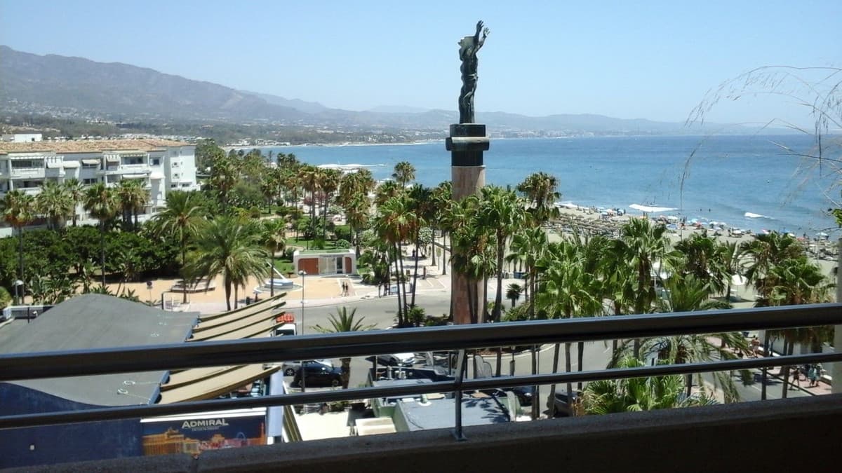 Middle Floor Apartment in Puerto Banús — photo 1 of 10