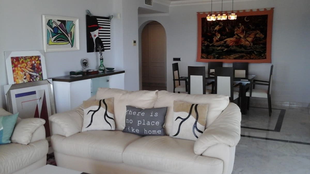 Middle Floor Apartment in Puerto Banús — photo 9 of 10
