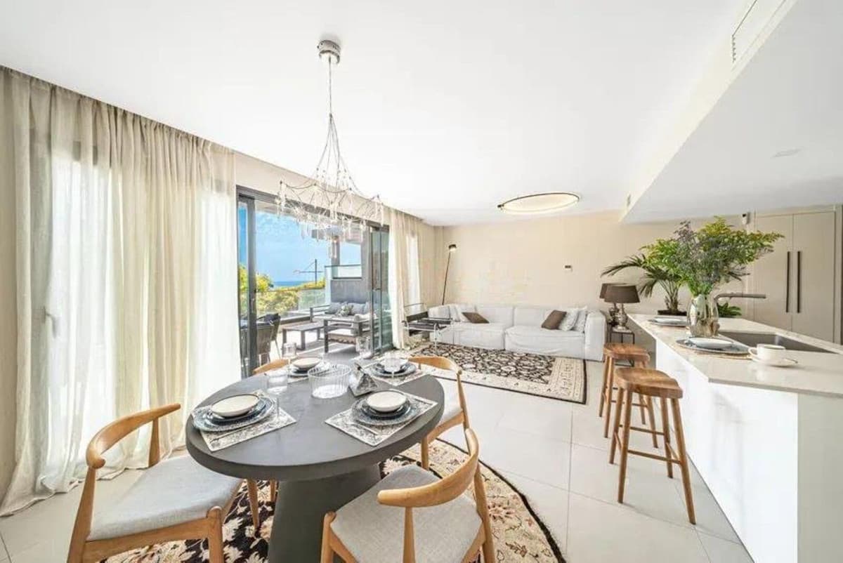 Middle Floor Apartment in Estepona — photo 1 of 10