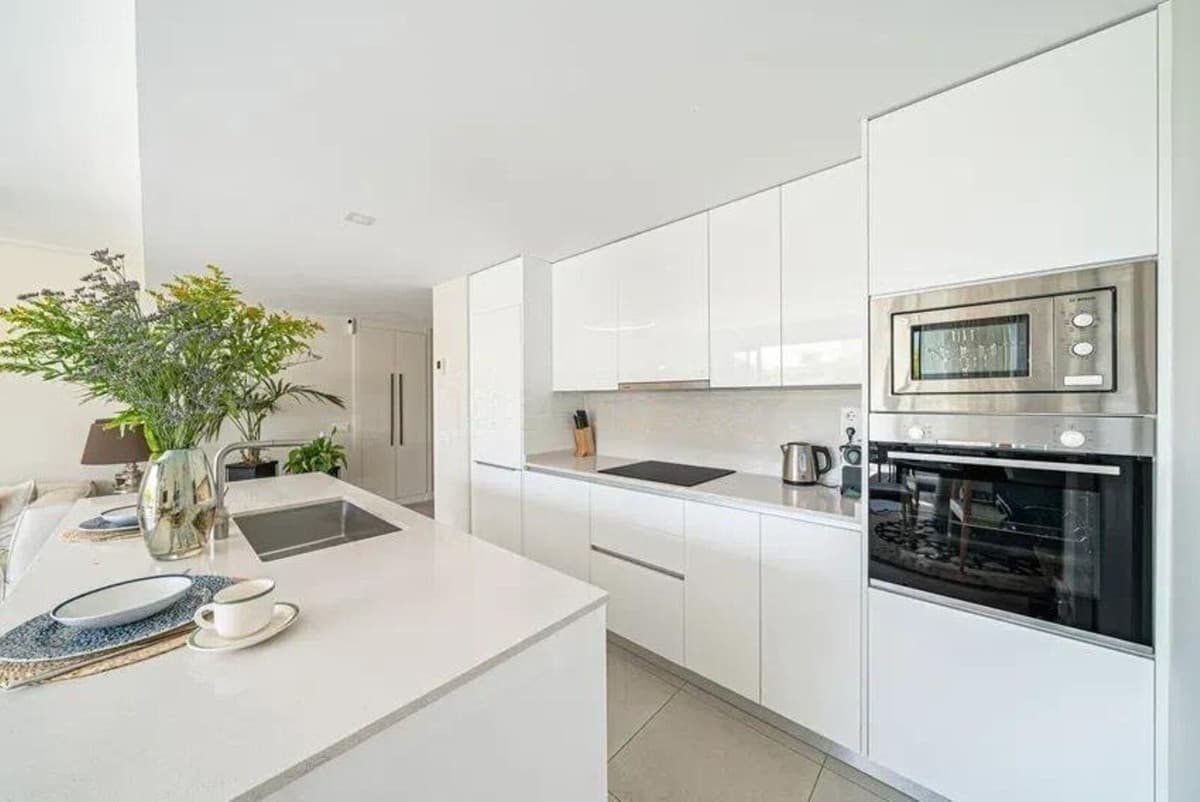 Middle Floor Apartment in Estepona — photo 4 of 10