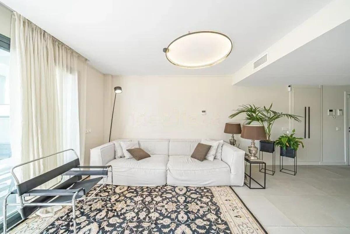 Middle Floor Apartment in Estepona — photo 5 of 10