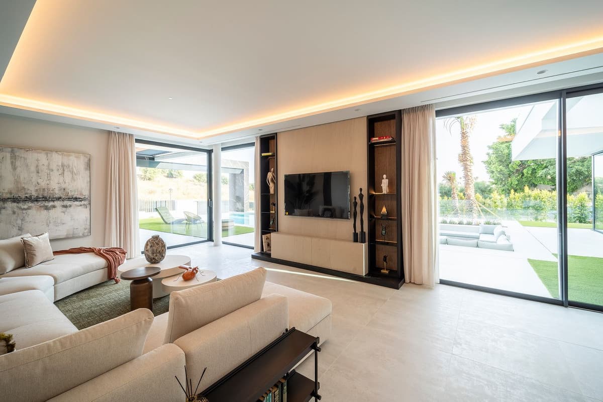 Detached Villa in El Paraiso — photo 2 of 10