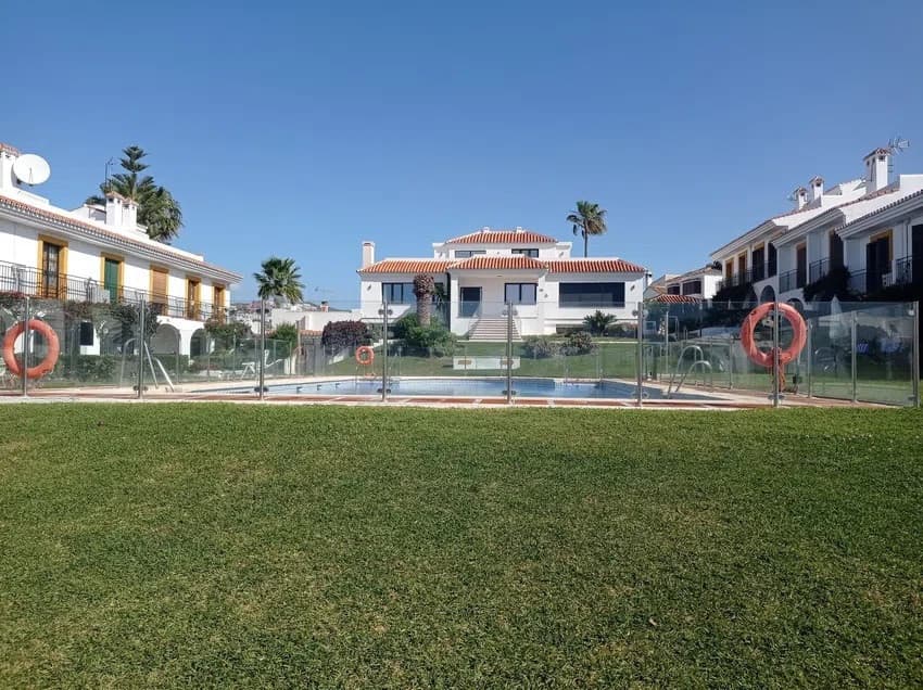 Townhouse in Calahonda — photo 1 of 10