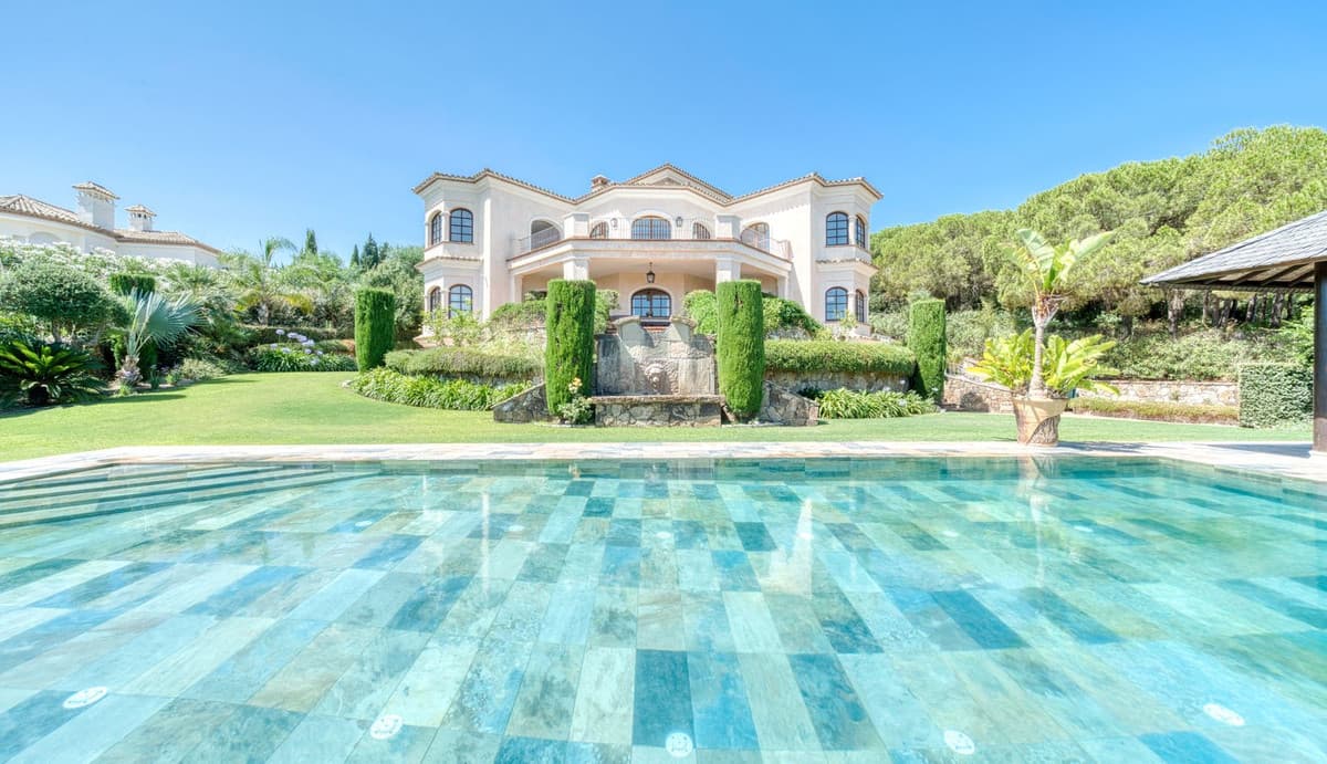 Detached Villa in Sotogrande — photo 1 of 10