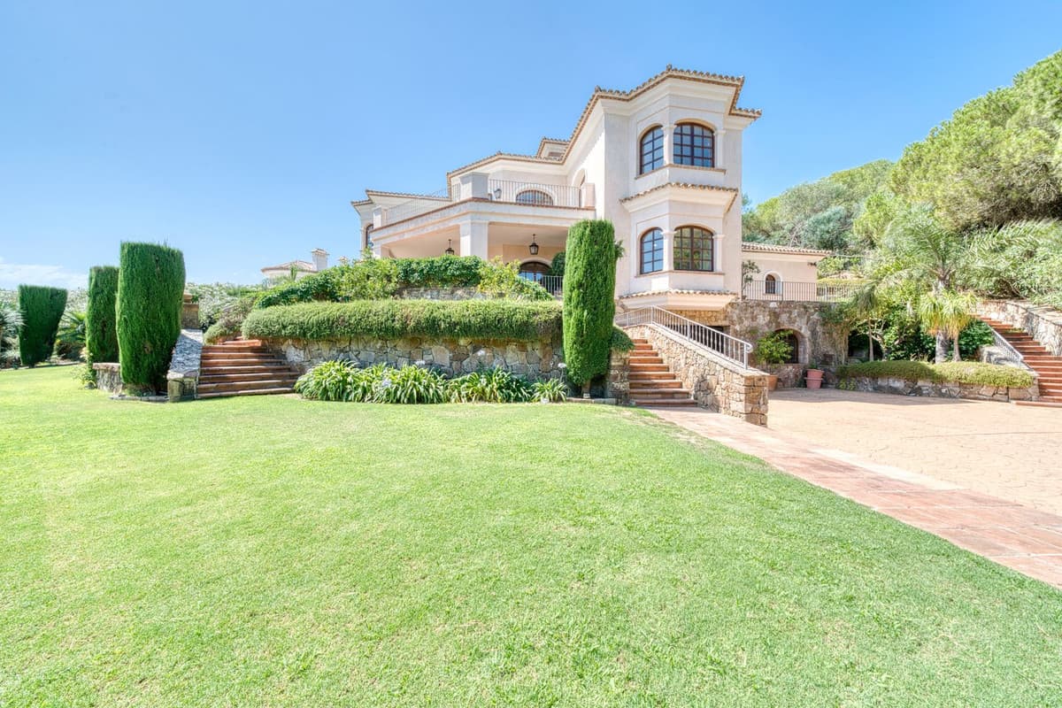 Detached Villa in Sotogrande — photo 2 of 10