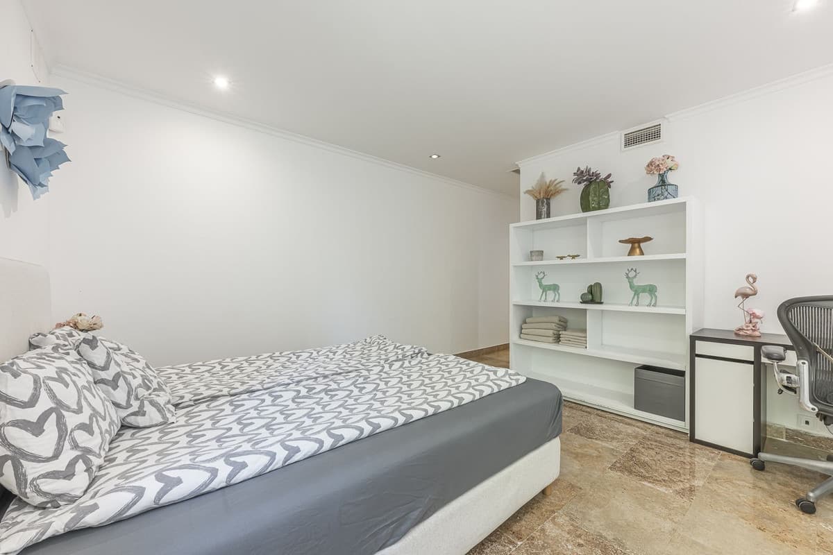 Ground Floor Apartment in The Golden Mile — photo 10 of 10