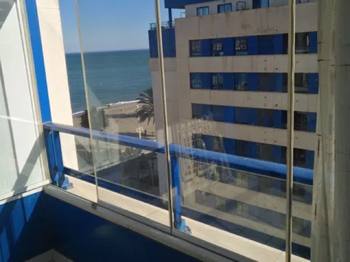 Middle Floor Apartment in Málaga — photo 1 of 9