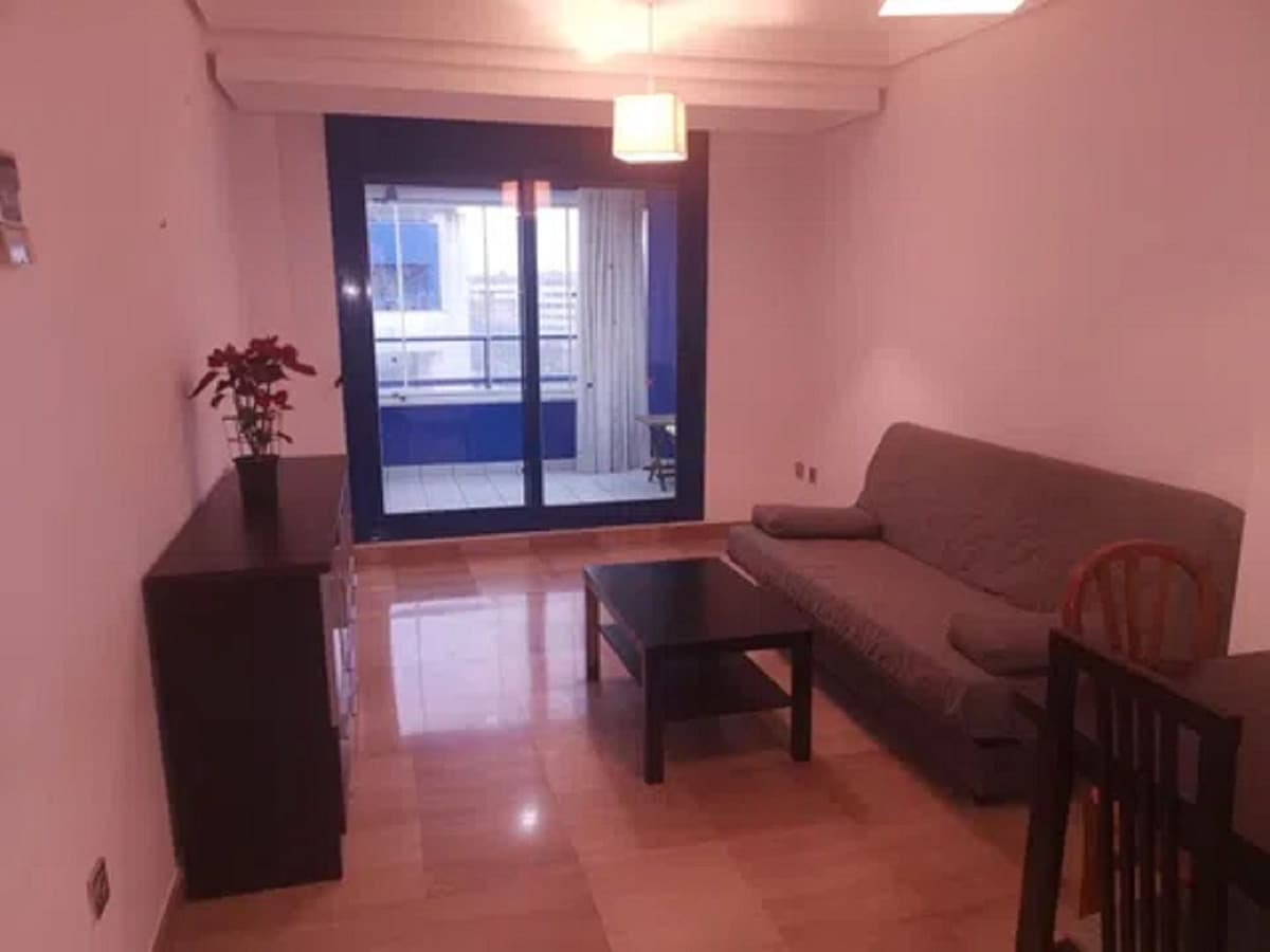 Middle Floor Apartment in Málaga — photo 3 of 9