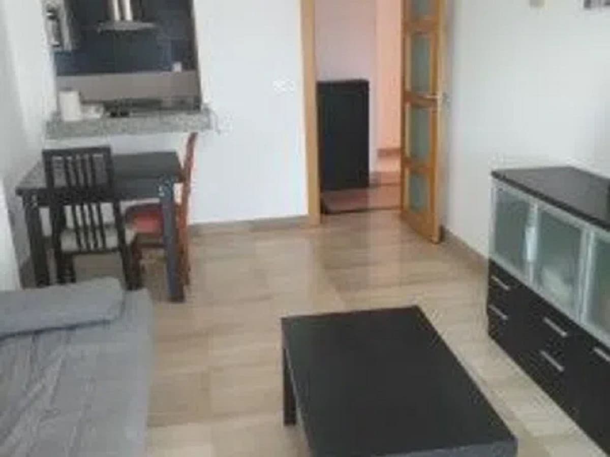 Middle Floor Apartment in Málaga — photo 4 of 9