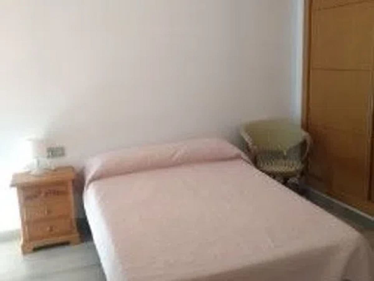 Middle Floor Apartment in Málaga — photo 5 of 9