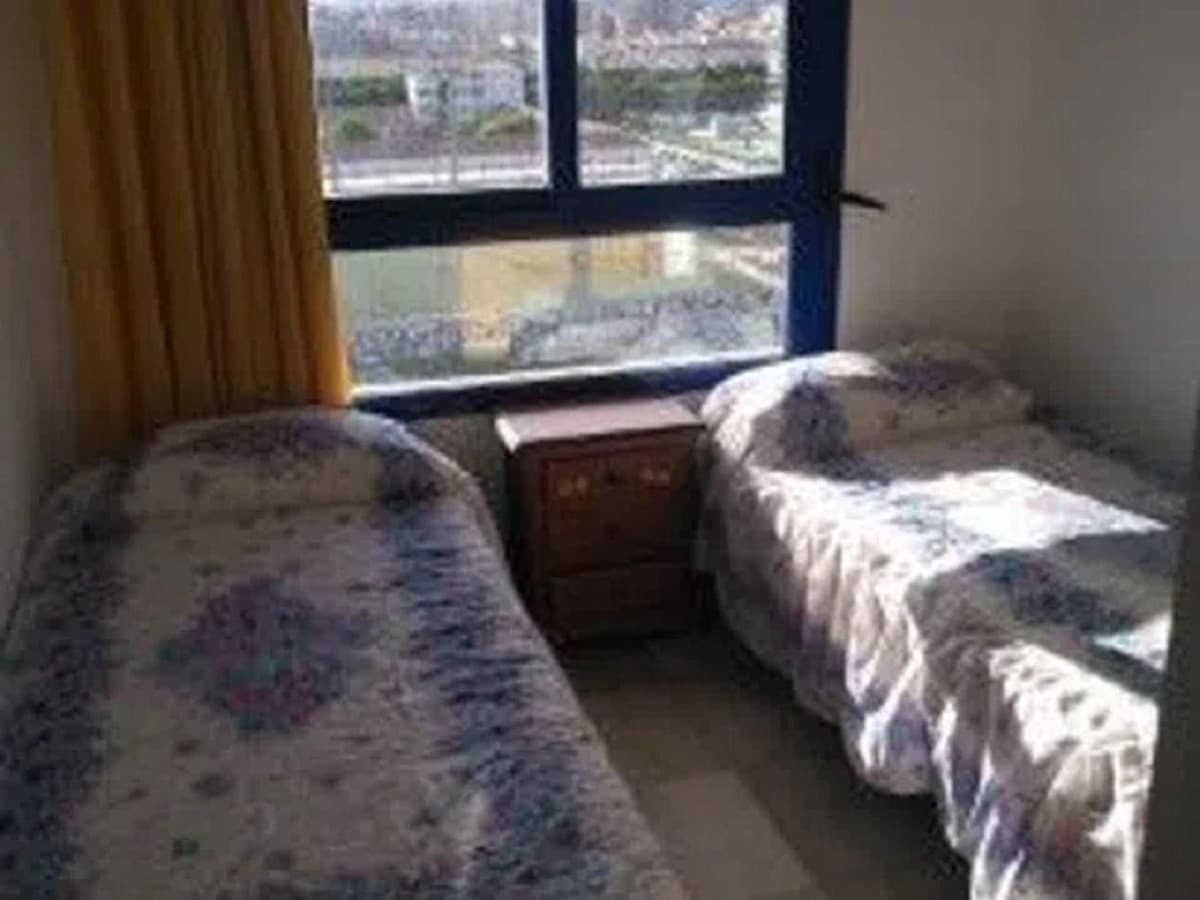 Middle Floor Apartment in Málaga — photo 6 of 9