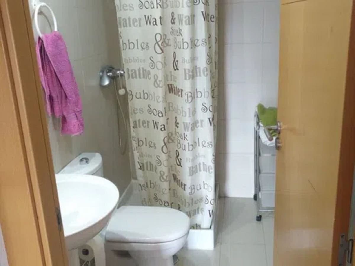 Middle Floor Apartment in Málaga — photo 7 of 9