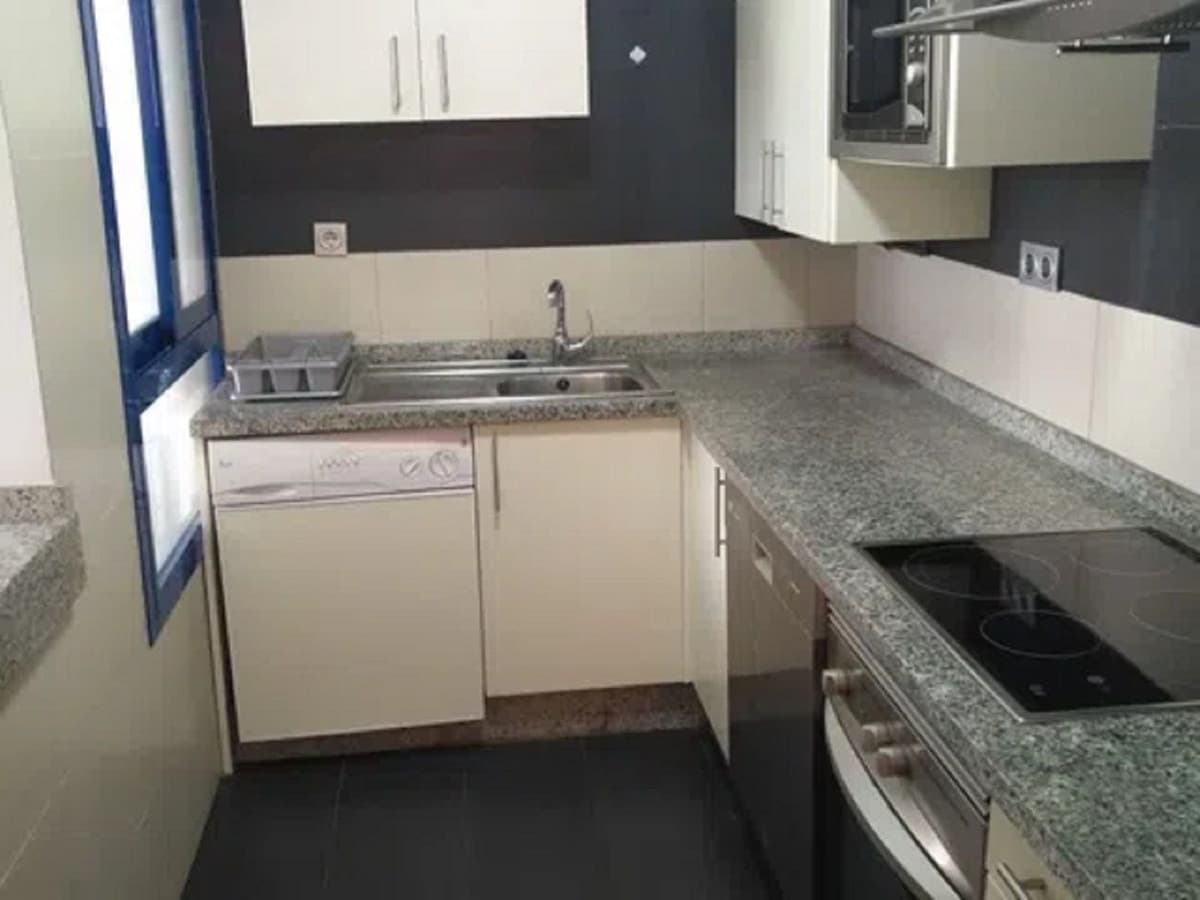 Middle Floor Apartment in Málaga — photo 8 of 9