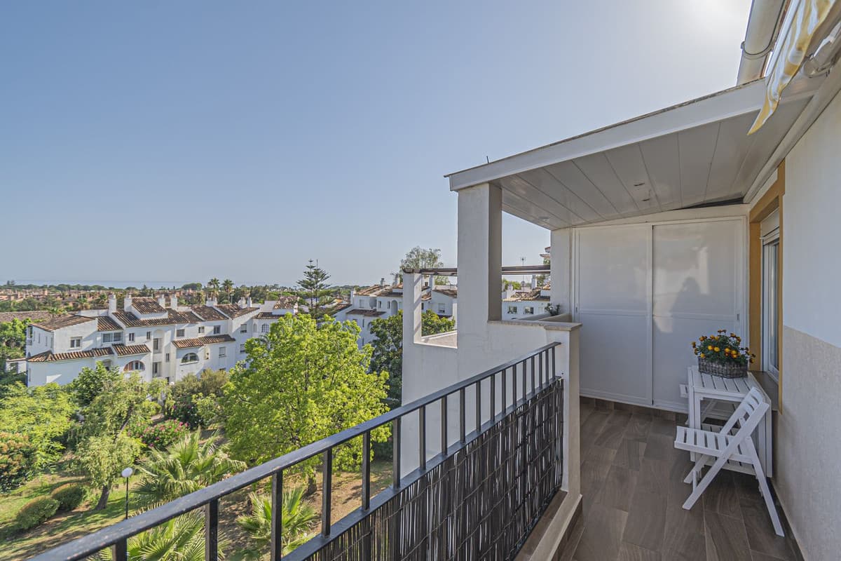 Top Floor Apartment in Diana Park — photo 1 of 10