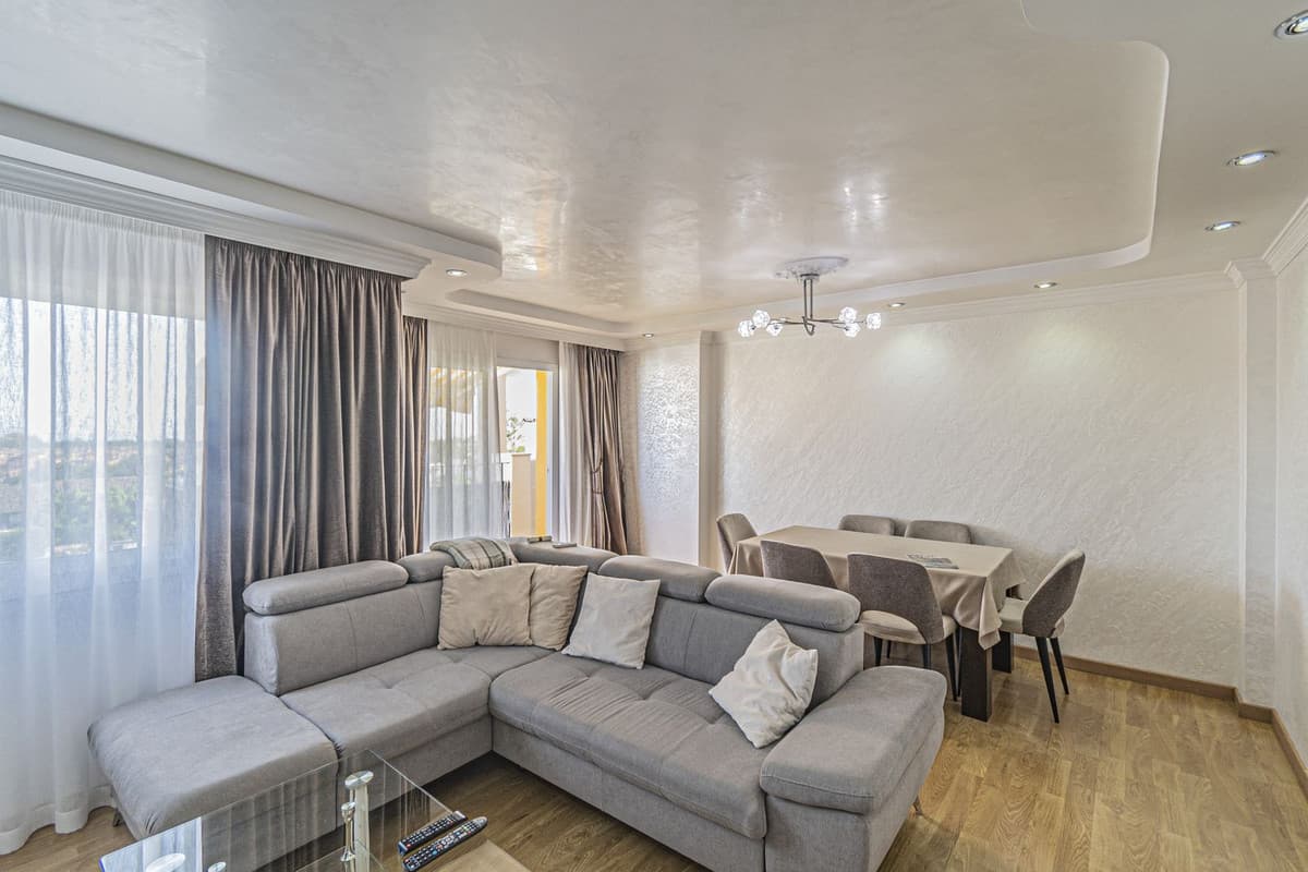 Top Floor Apartment in Diana Park — photo 3 of 10