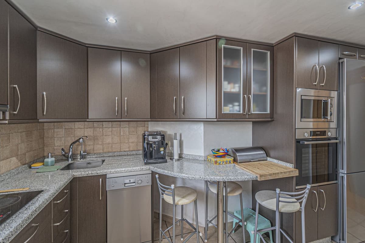 Top Floor Apartment in Diana Park — photo 7 of 10