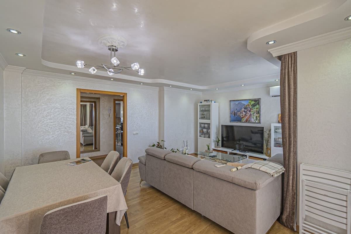 Top Floor Apartment in Diana Park — photo 9 of 10