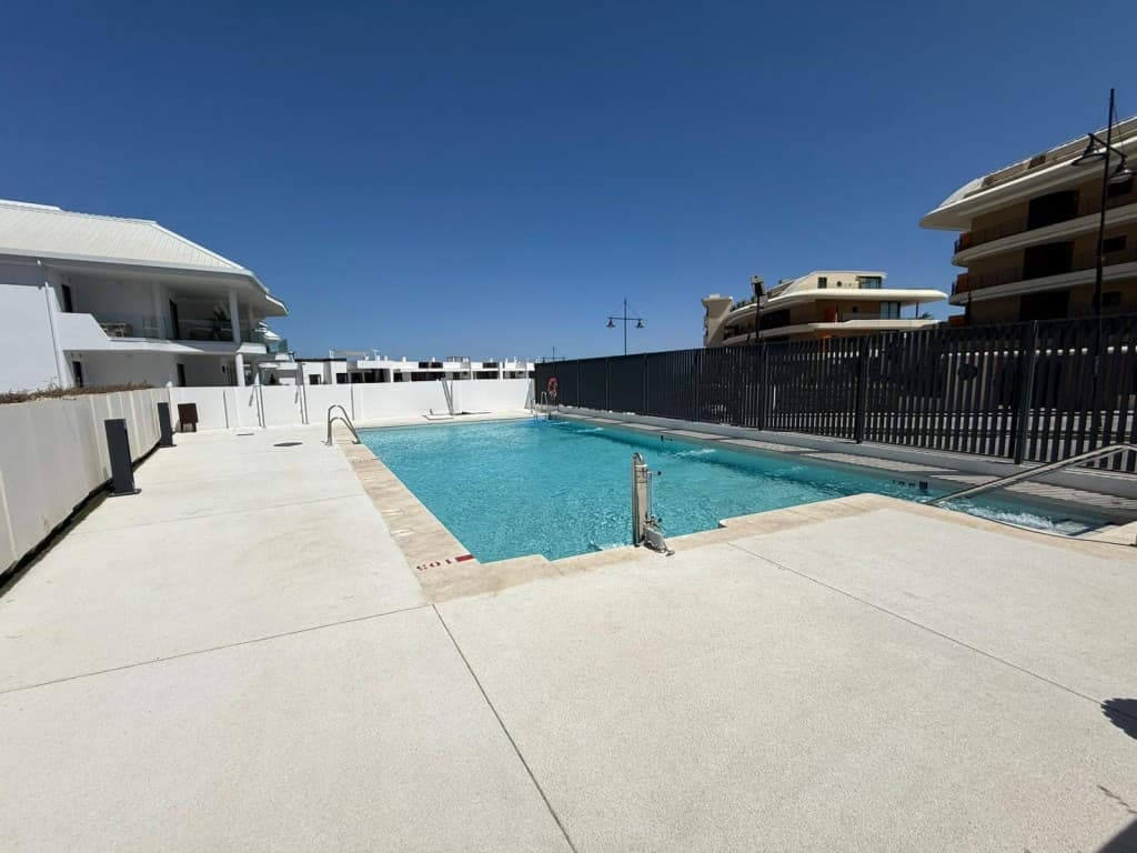 Middle Floor Apartment in Fuengirola — photo 1 of 10