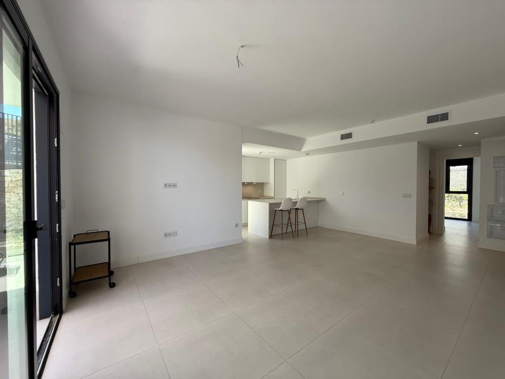 Middle Floor Apartment in Fuengirola — photo 3 of 10