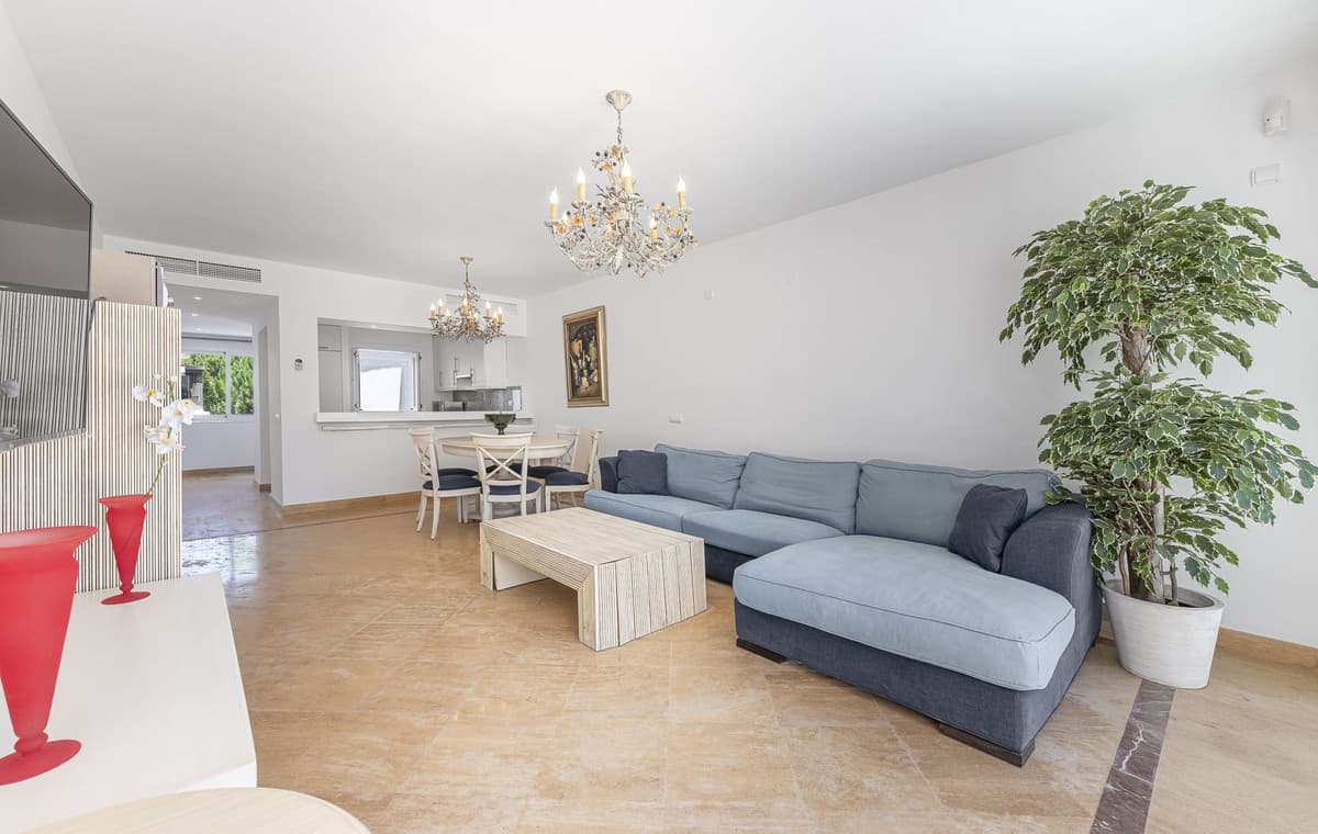 Top Floor Apartment in Río Real — photo 9 of 10