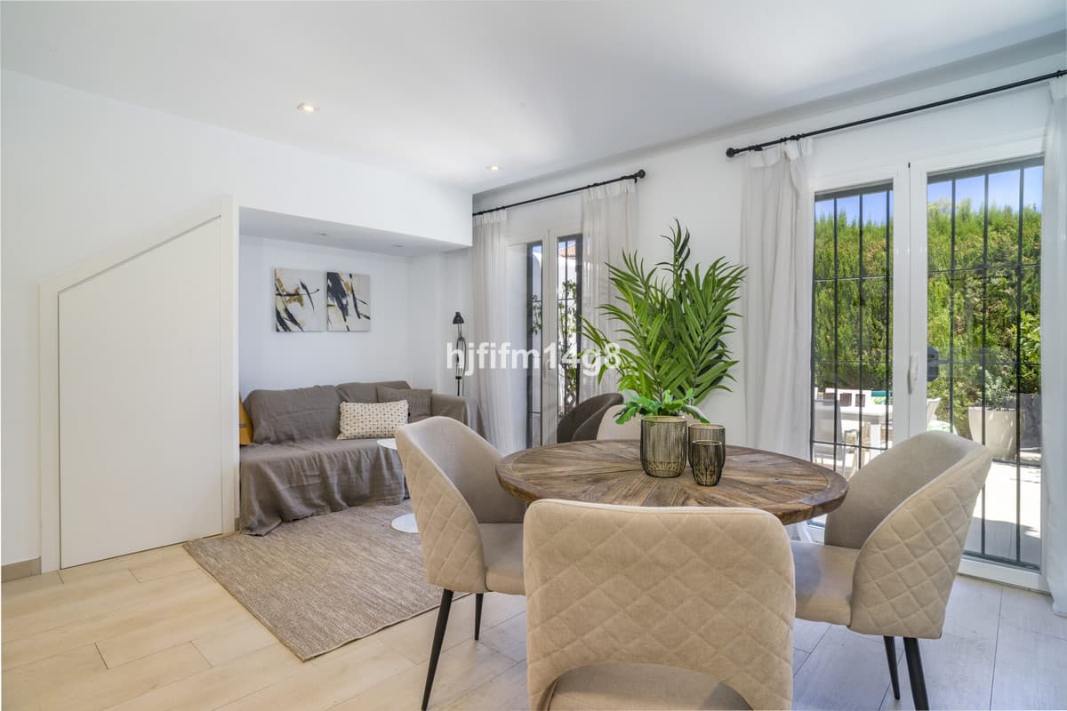 Townhouse in Nueva Andalucía — photo 2 of 10