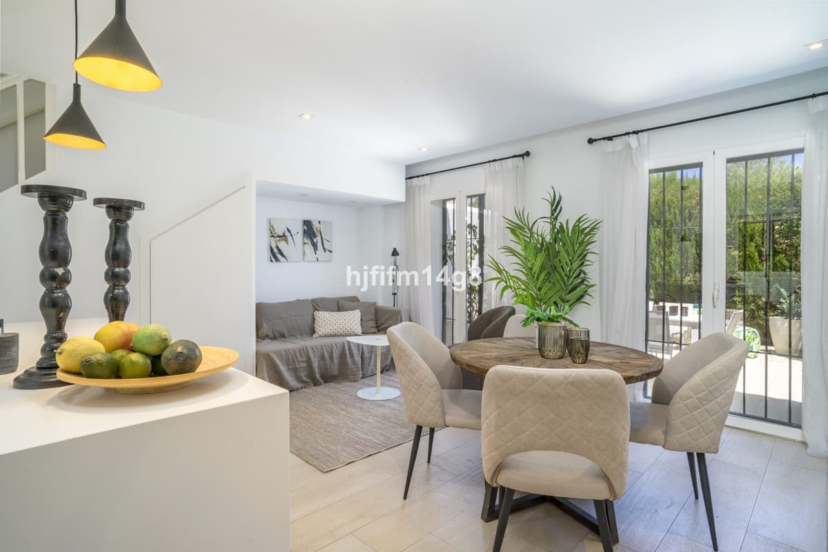 Townhouse in Nueva Andalucía — photo 8 of 10
