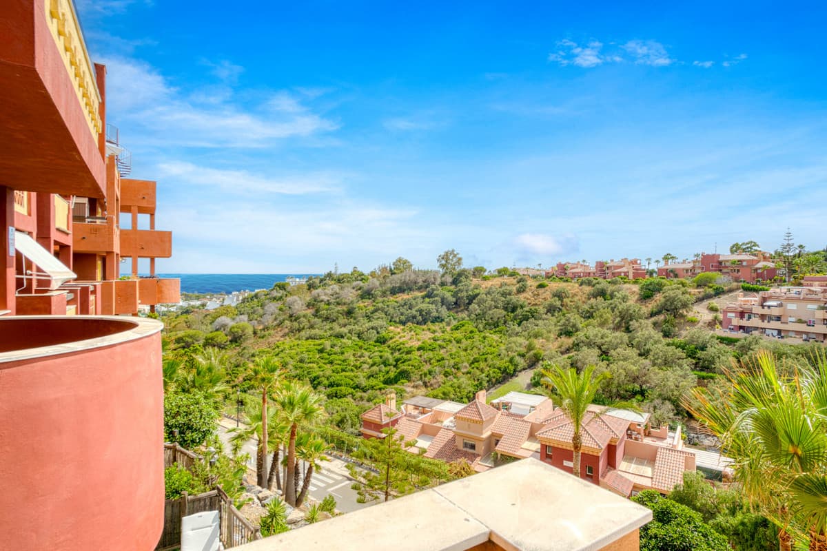 Middle Floor Apartment in Reserva de Marbella — photo 6 of 10