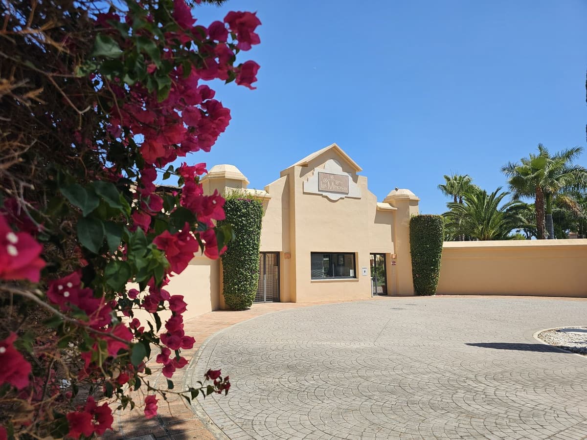 Middle Floor Apartment in Puerto Banús — photo 1 of 10