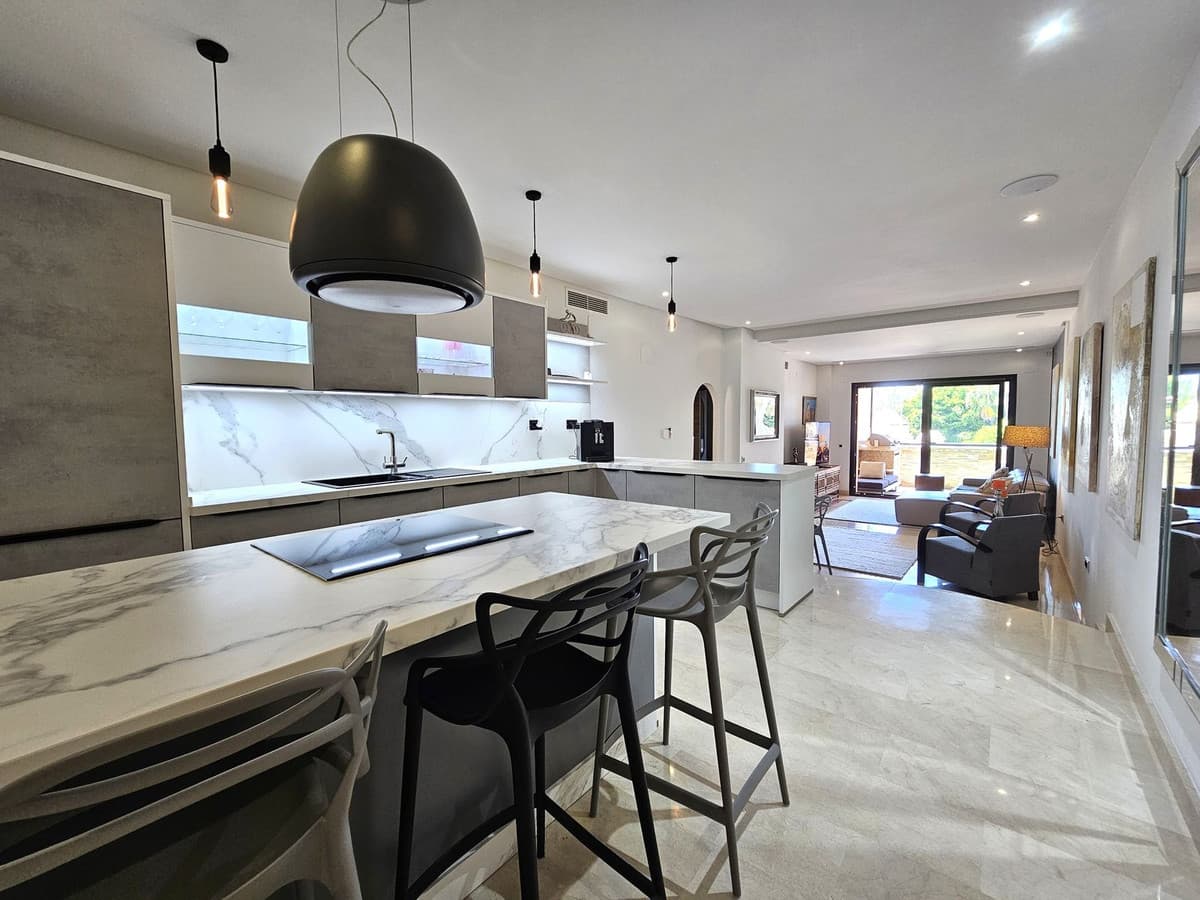 Middle Floor Apartment in Puerto Banús — photo 4 of 10