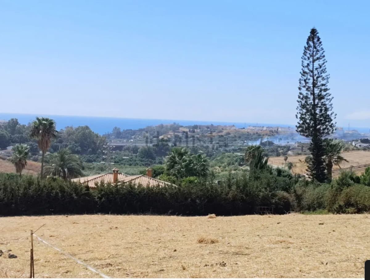 Land in Estepona — photo 2 of 5