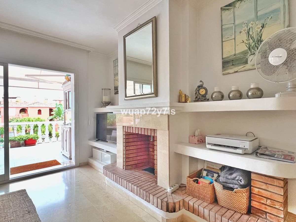 Middle Floor Apartment in Costalita — photo 7 of 10