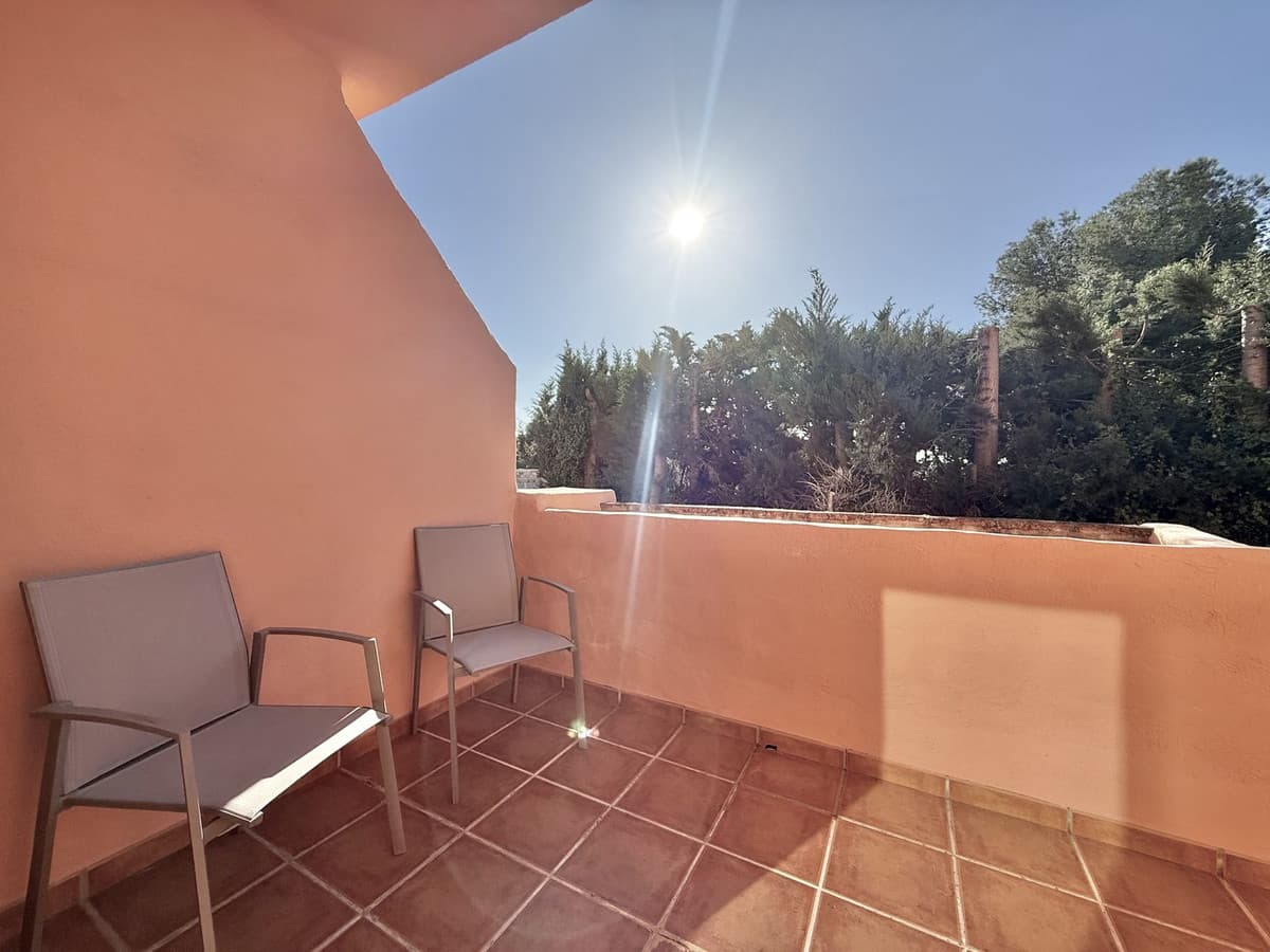 Middle Floor Apartment in Benahavís — photo 7 of 10