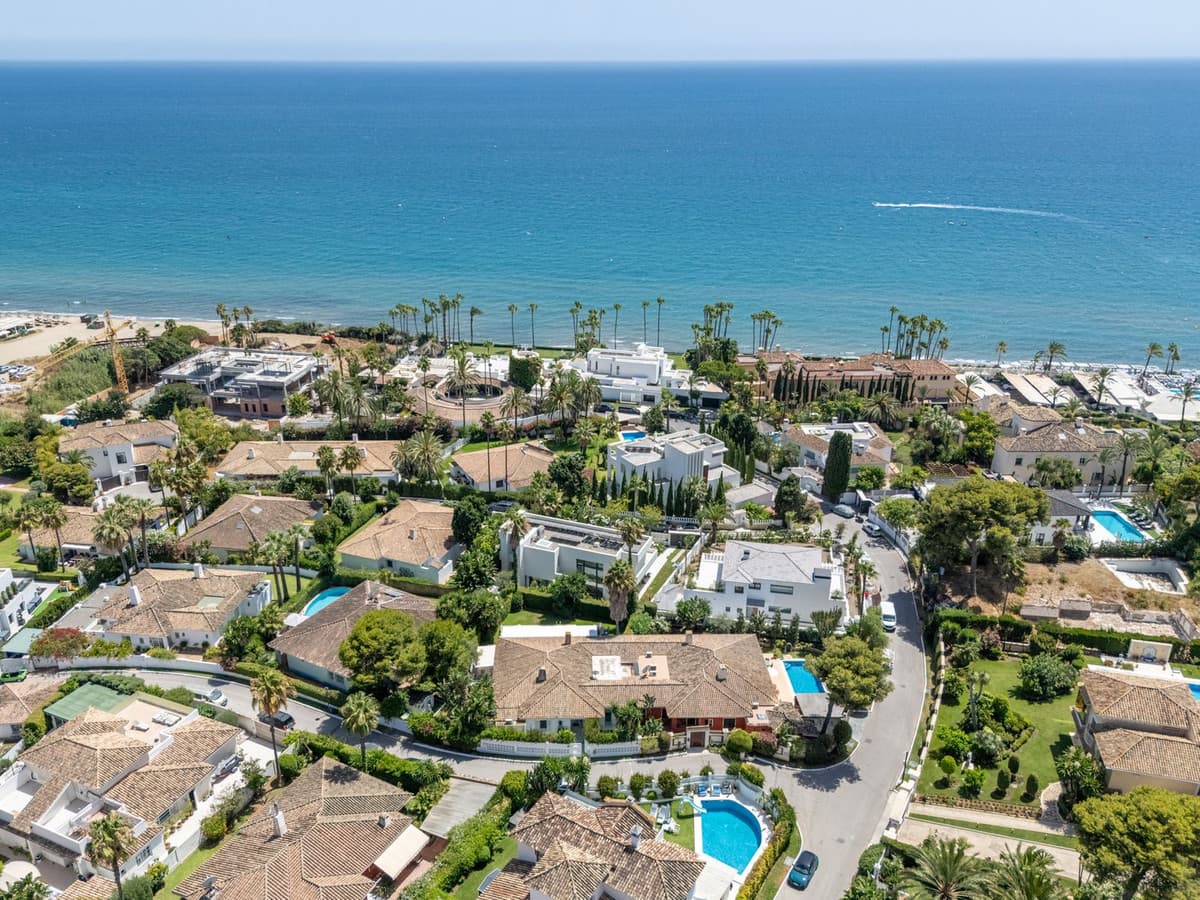 Semi-Detached House in Los Monteros — photo 1 of 10