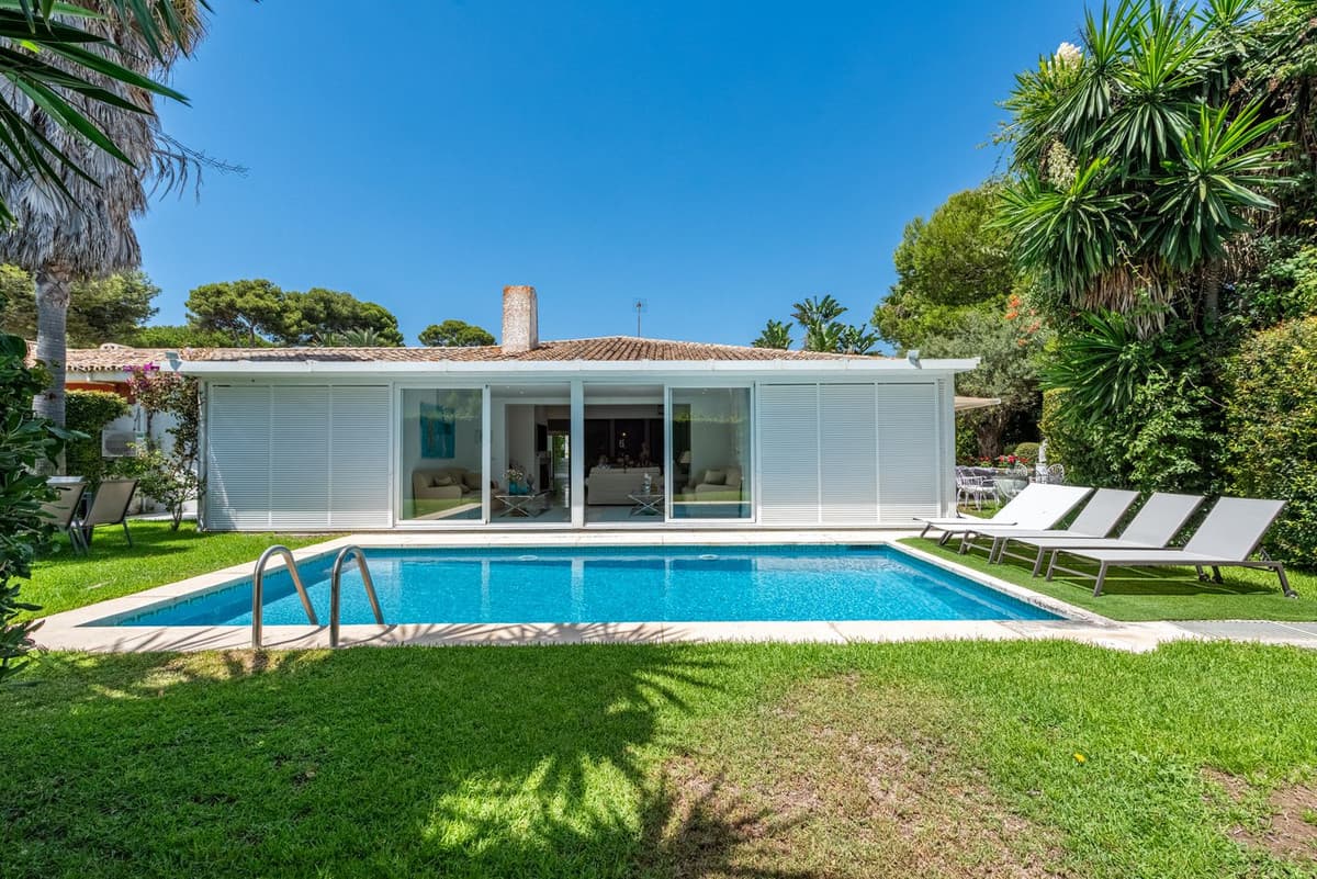 Semi-Detached House in Los Monteros — photo 2 of 10