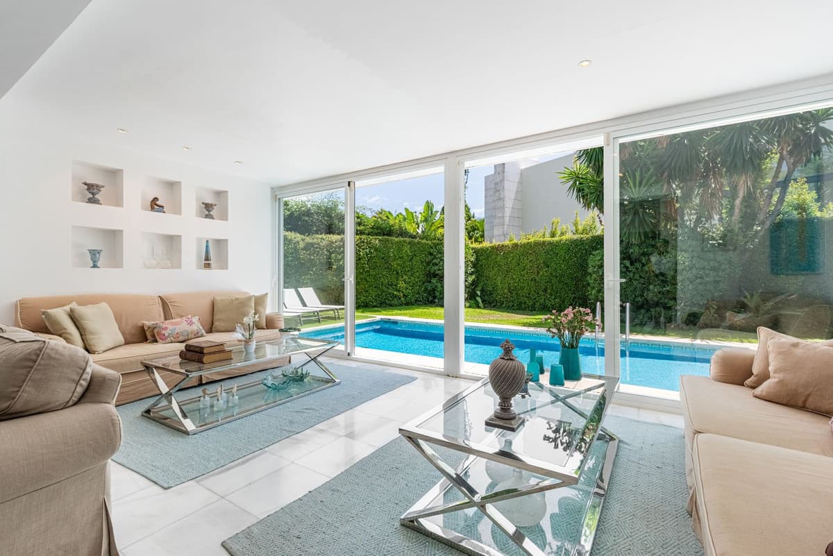 Semi-Detached House in Los Monteros — photo 4 of 10