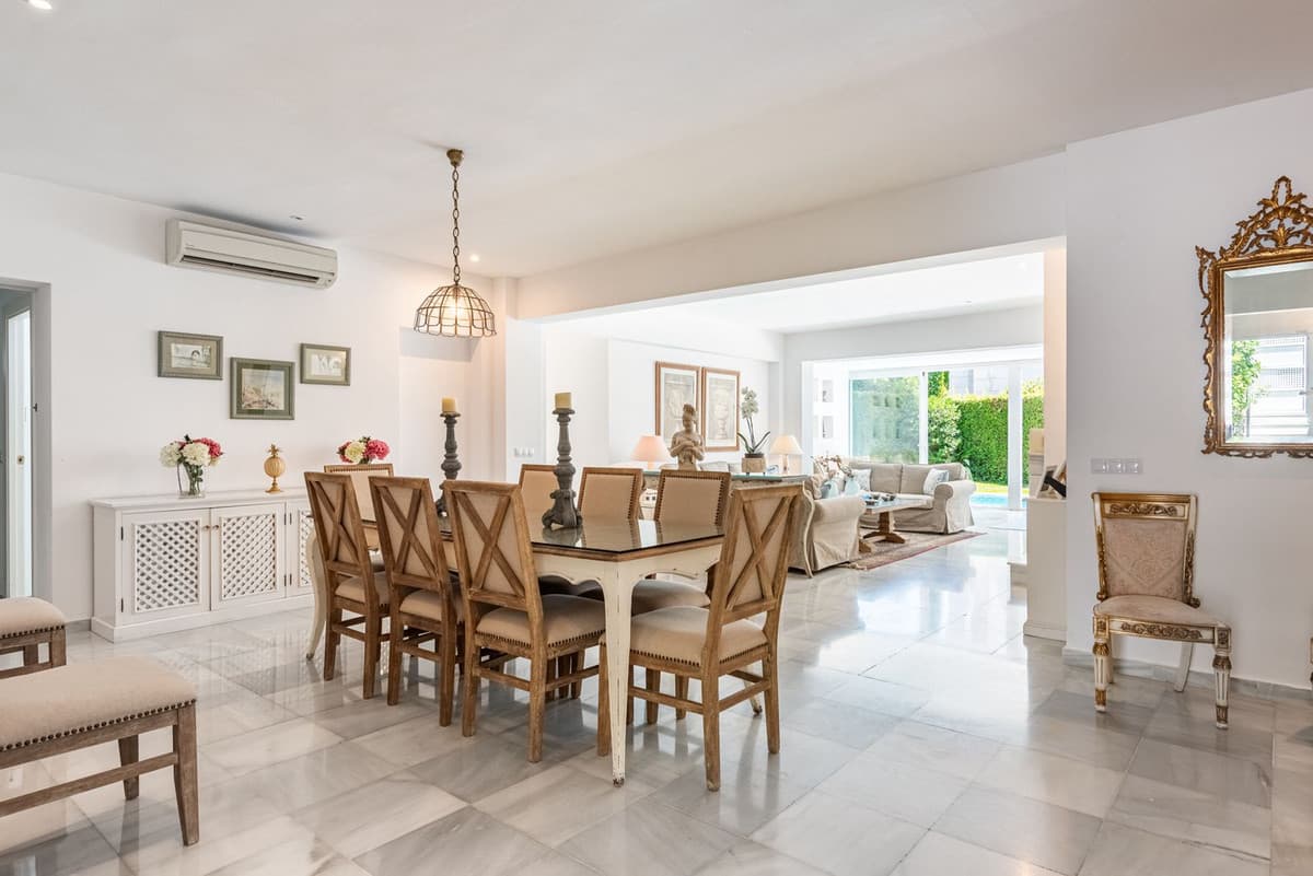 Semi-Detached House in Los Monteros — photo 5 of 10