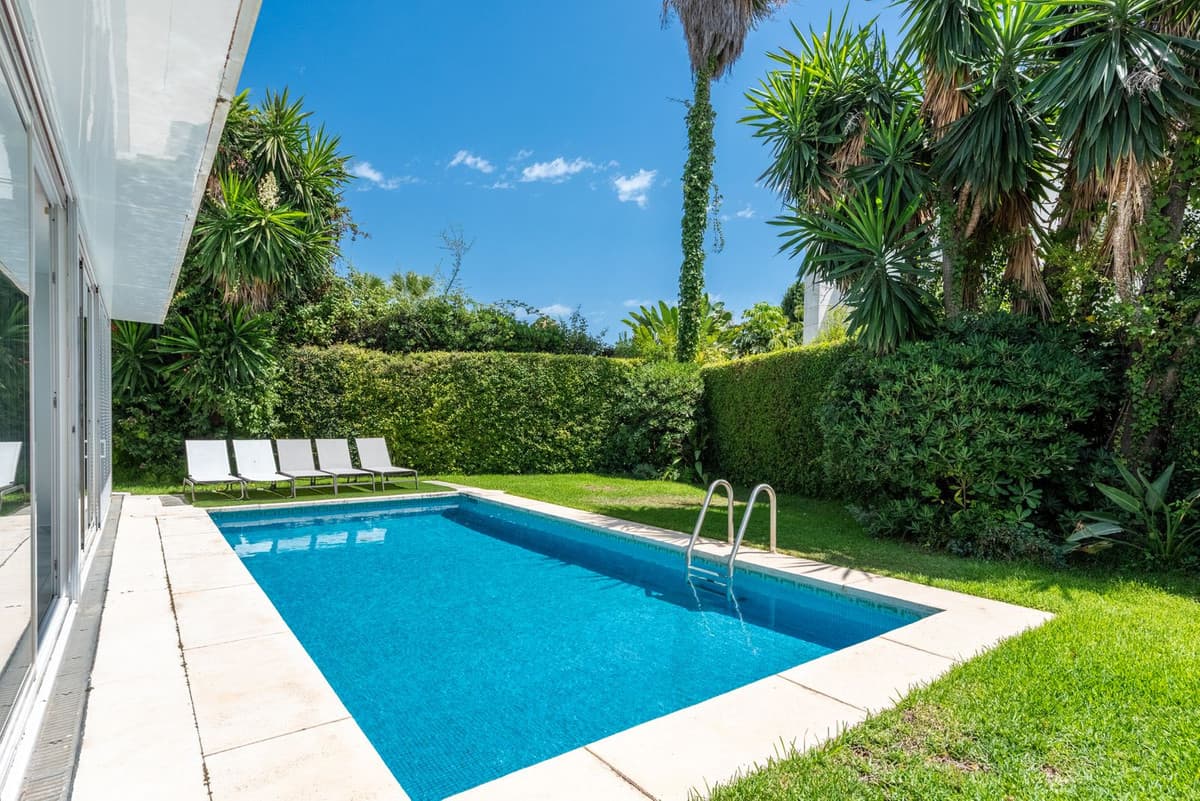 Semi-Detached House in Los Monteros — photo 8 of 10
