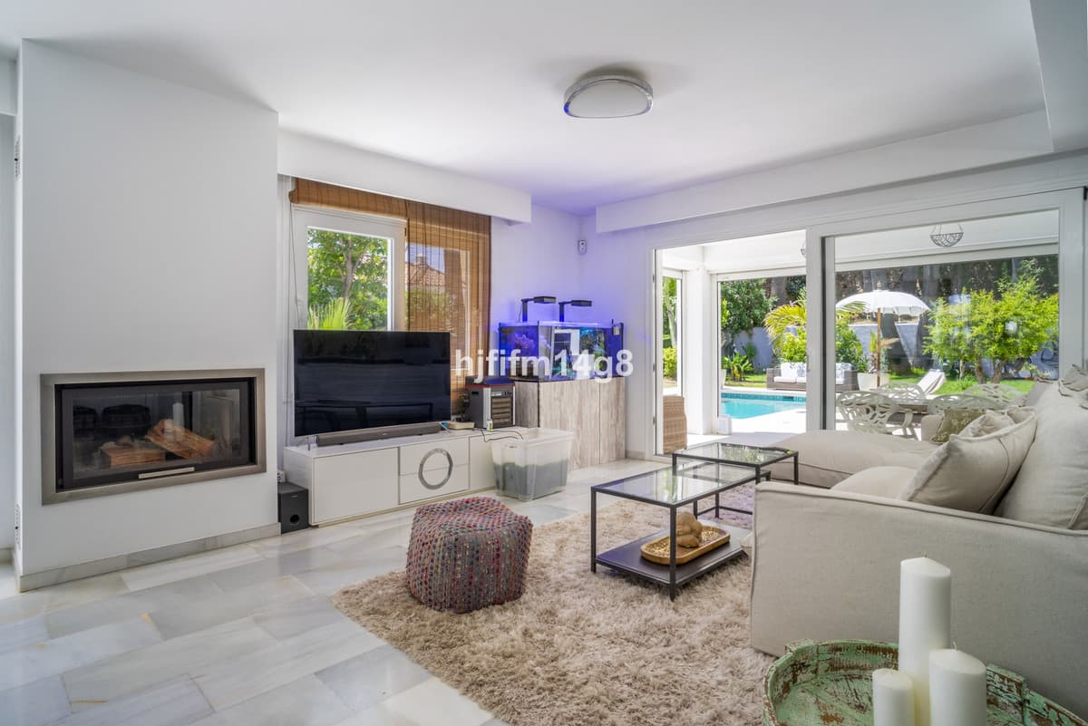 Detached Villa in Nueva Andalucía — photo 4 of 10