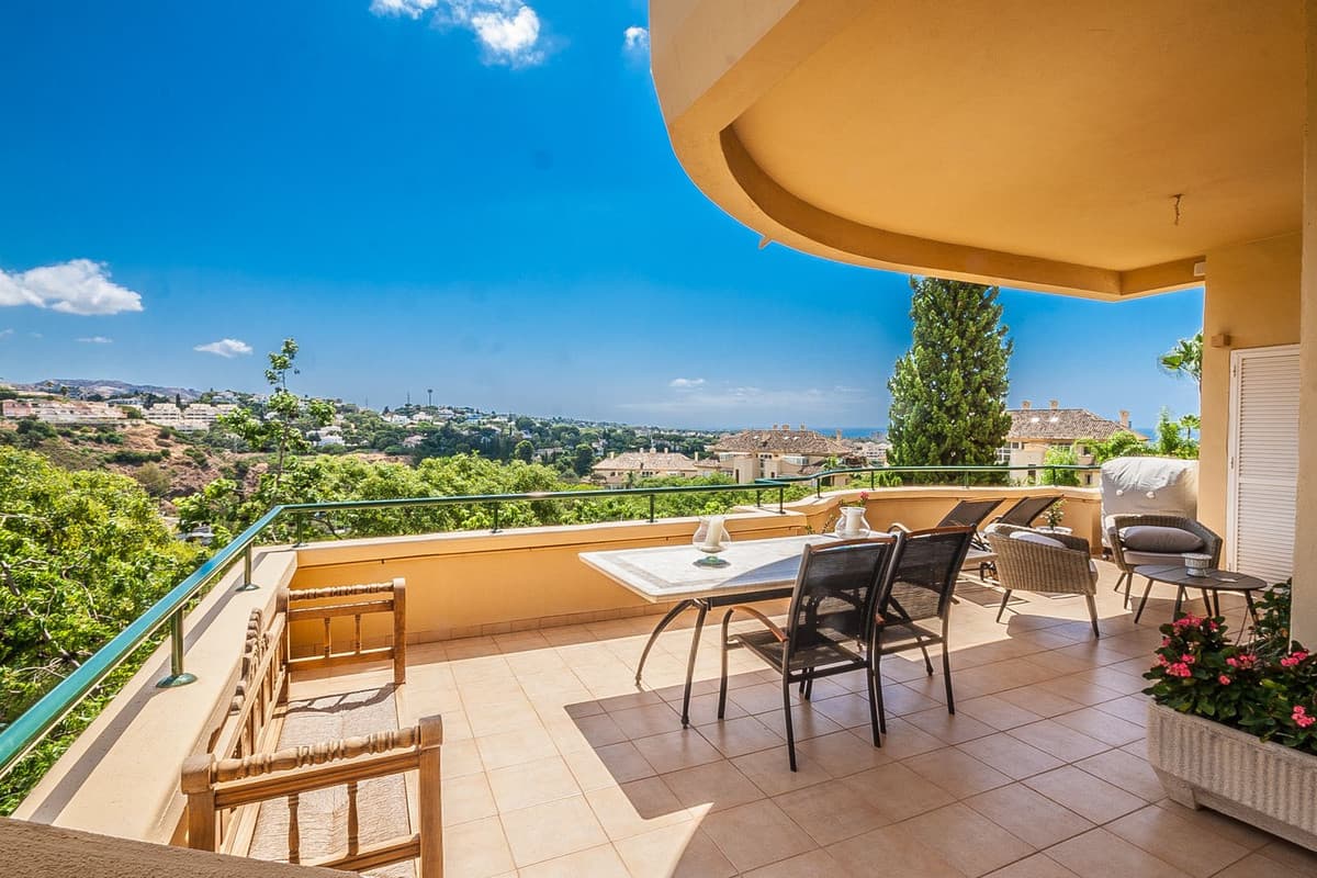 Ground Floor Apartment in Elviria — photo 1 of 10