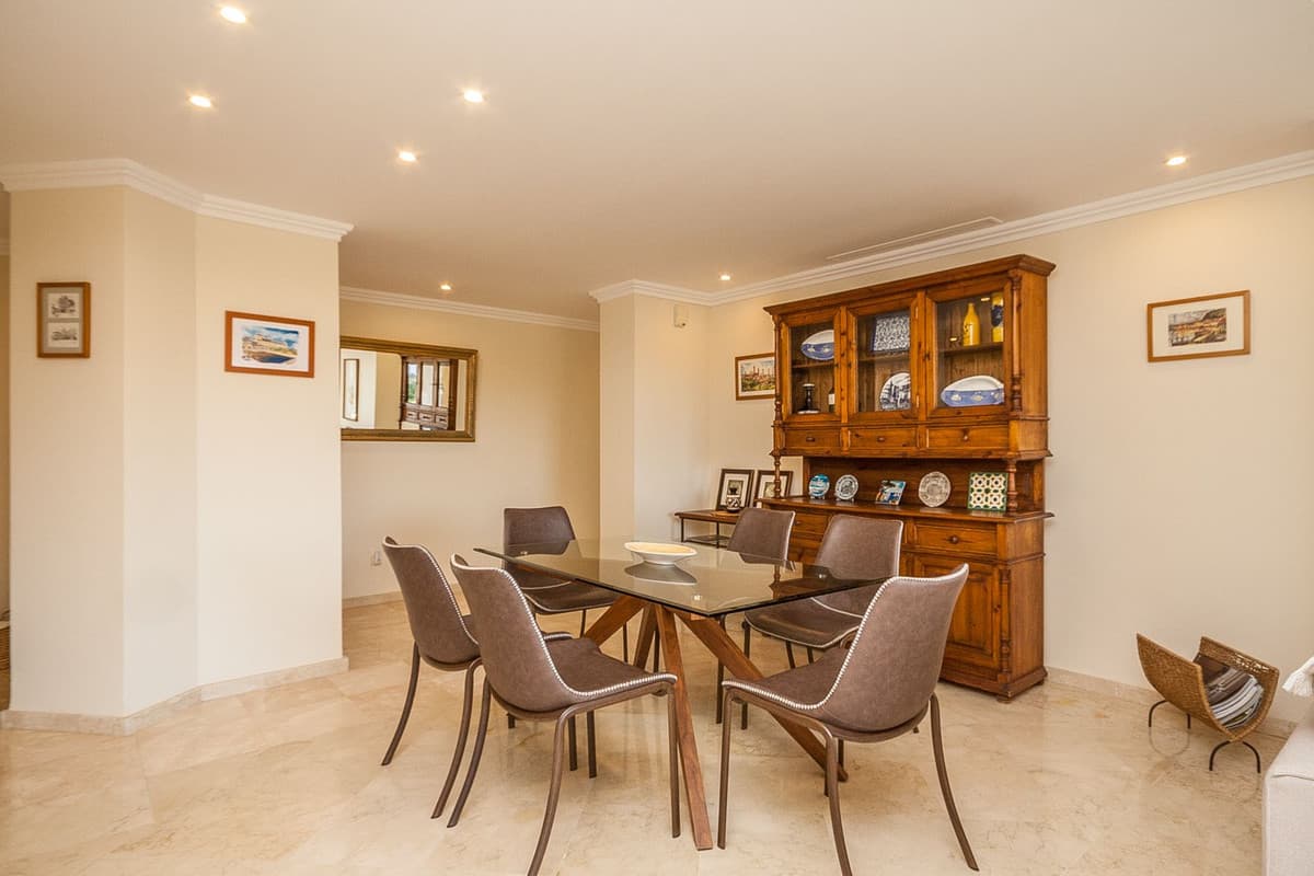 Ground Floor Apartment in Elviria — photo 3 of 10