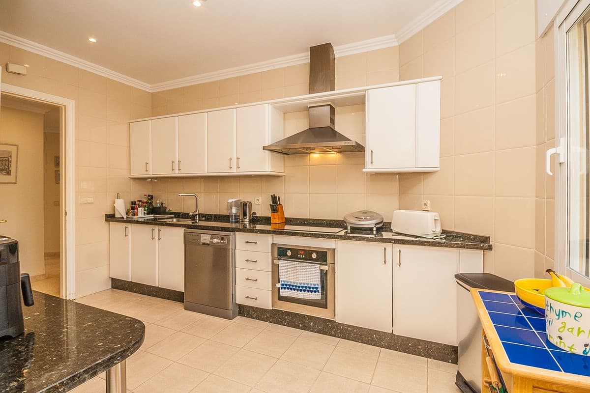 Ground Floor Apartment in Elviria — photo 4 of 10