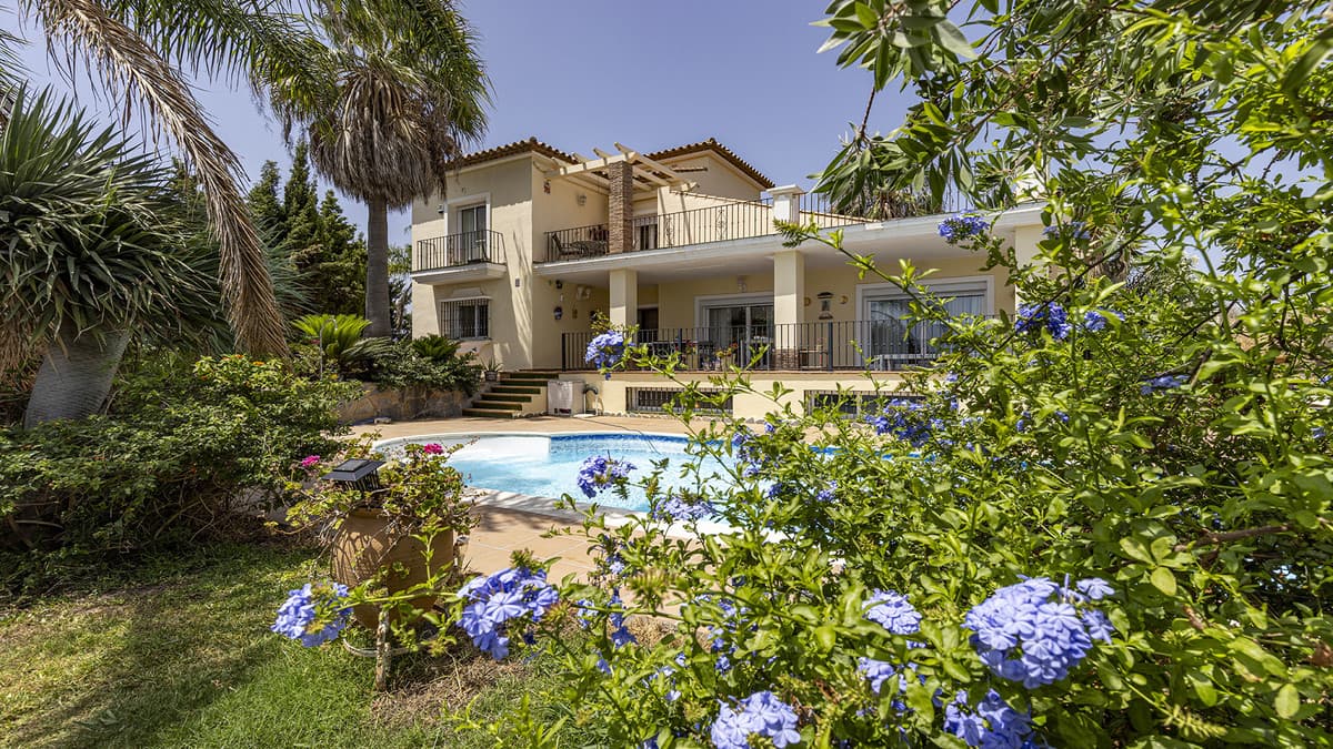 Detached Villa in Casares — photo 1 of 10