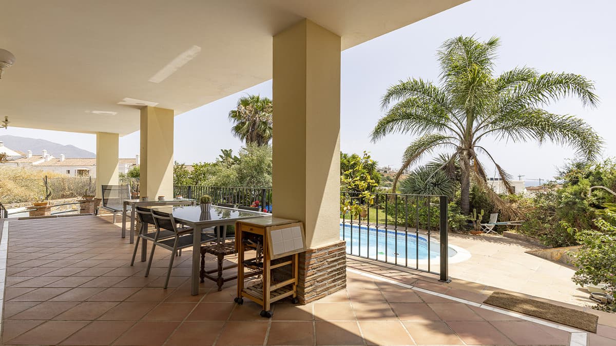 Detached Villa in Casares — photo 2 of 10