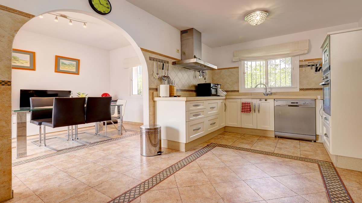 Detached Villa in Casares — photo 4 of 10