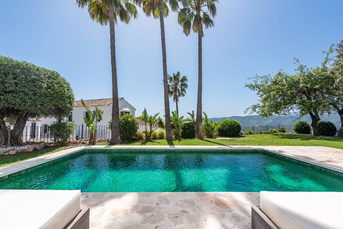 Detached Villa in Istán — photo 1 of 10
