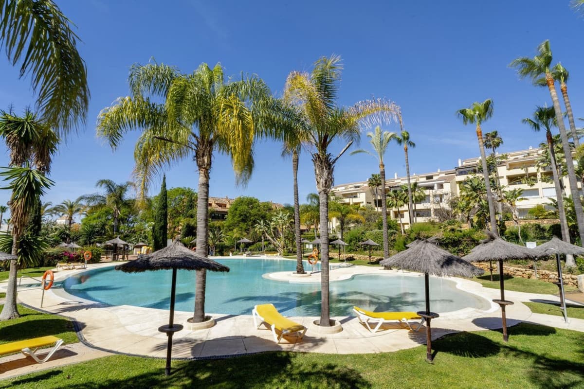 Ground Floor Apartment in Bahía de Marbella — photo 1 of 10